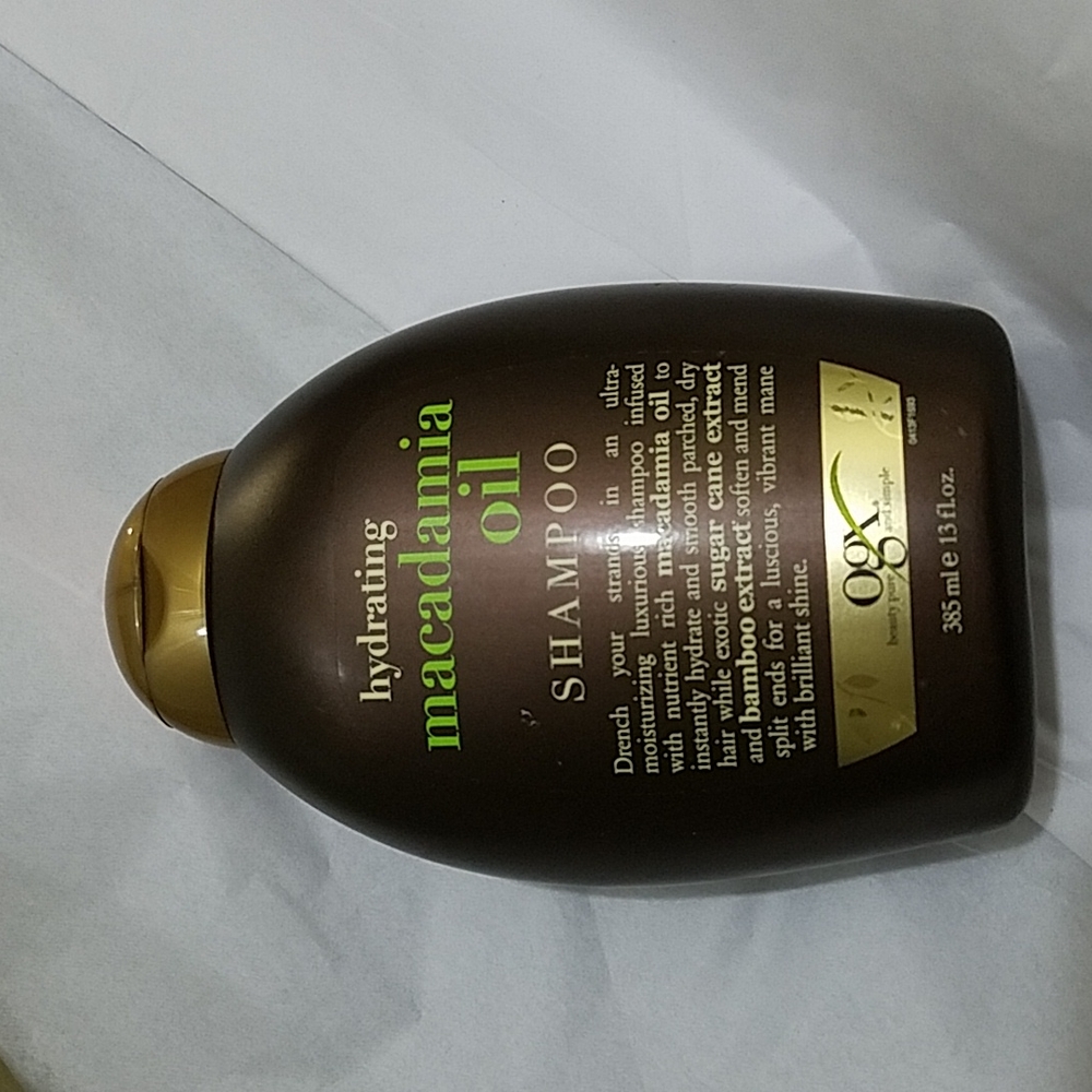 OGX Hydrating Macadamia Oil Shampoo